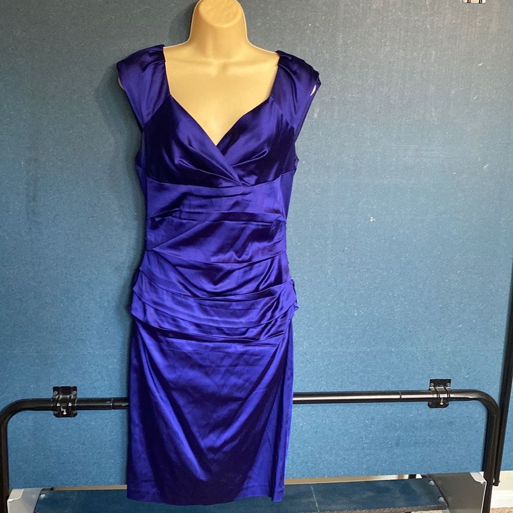 Suzi chin Size 6 majestic blue form fitting dress